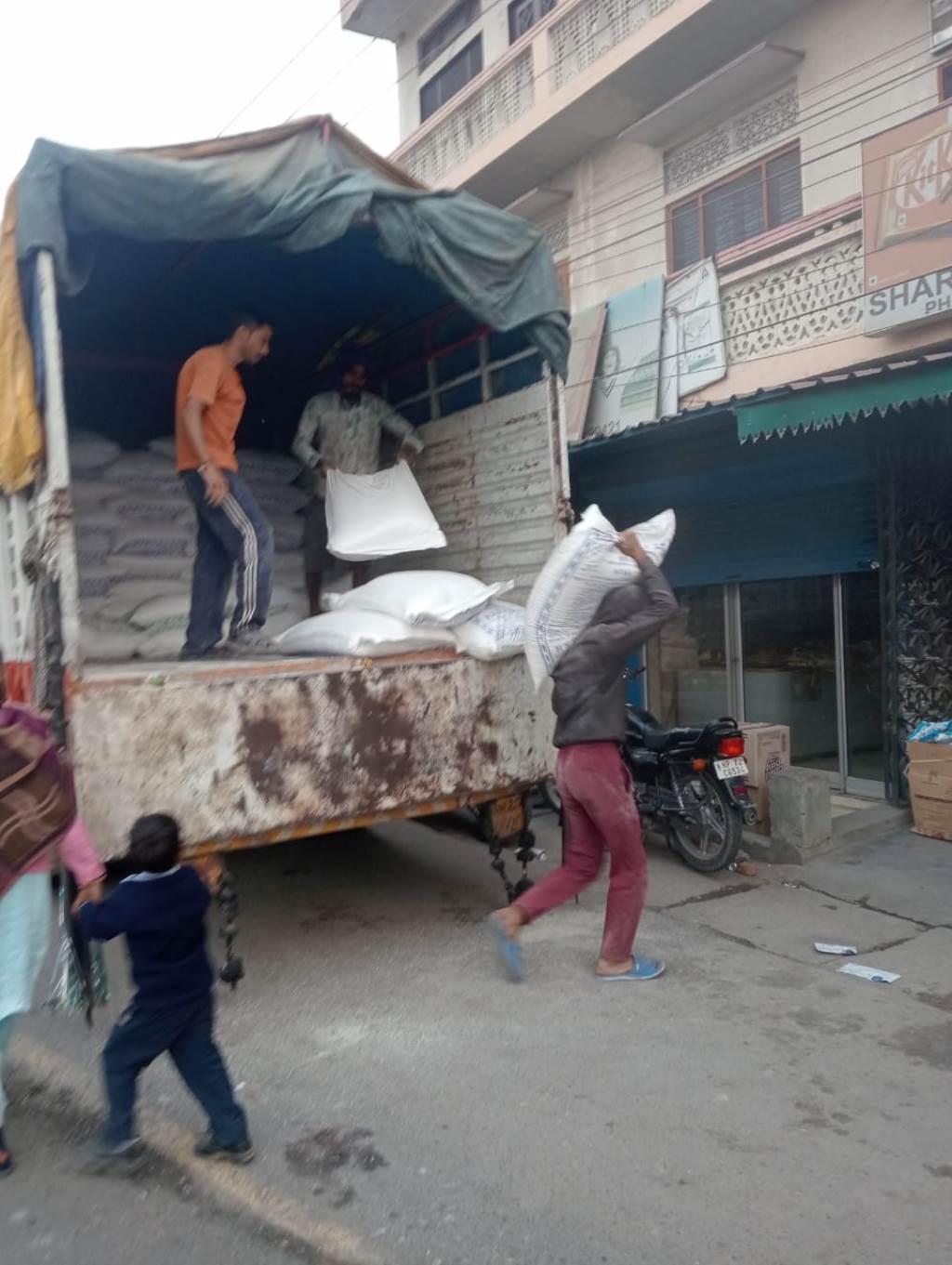 Food supply to fair price shops in Una city will be ensured soon Rajiv Sharma